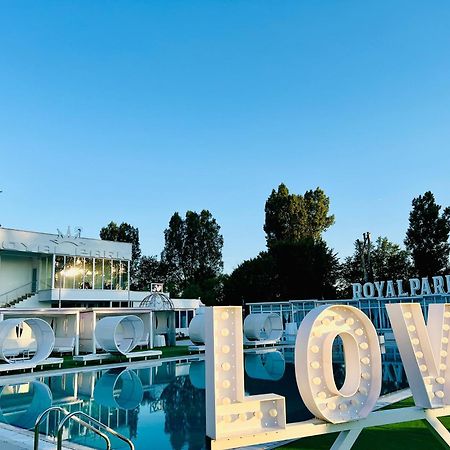 Royal Park Complex Hotel Bascov Eksteriør billede