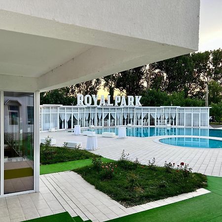 Royal Park Complex Hotel Bascov Eksteriør billede