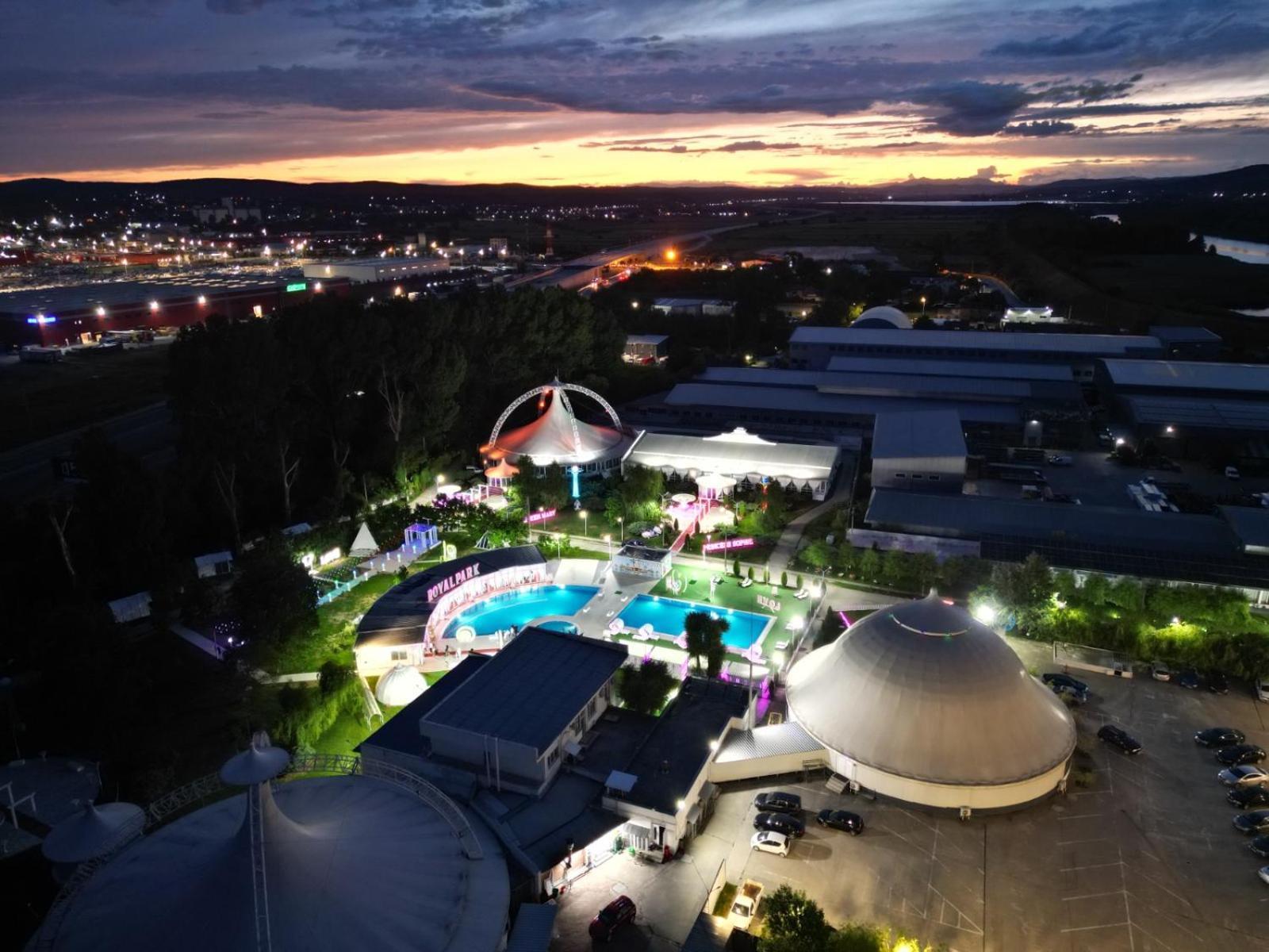 Royal Park Complex Hotel Bascov Eksteriør billede