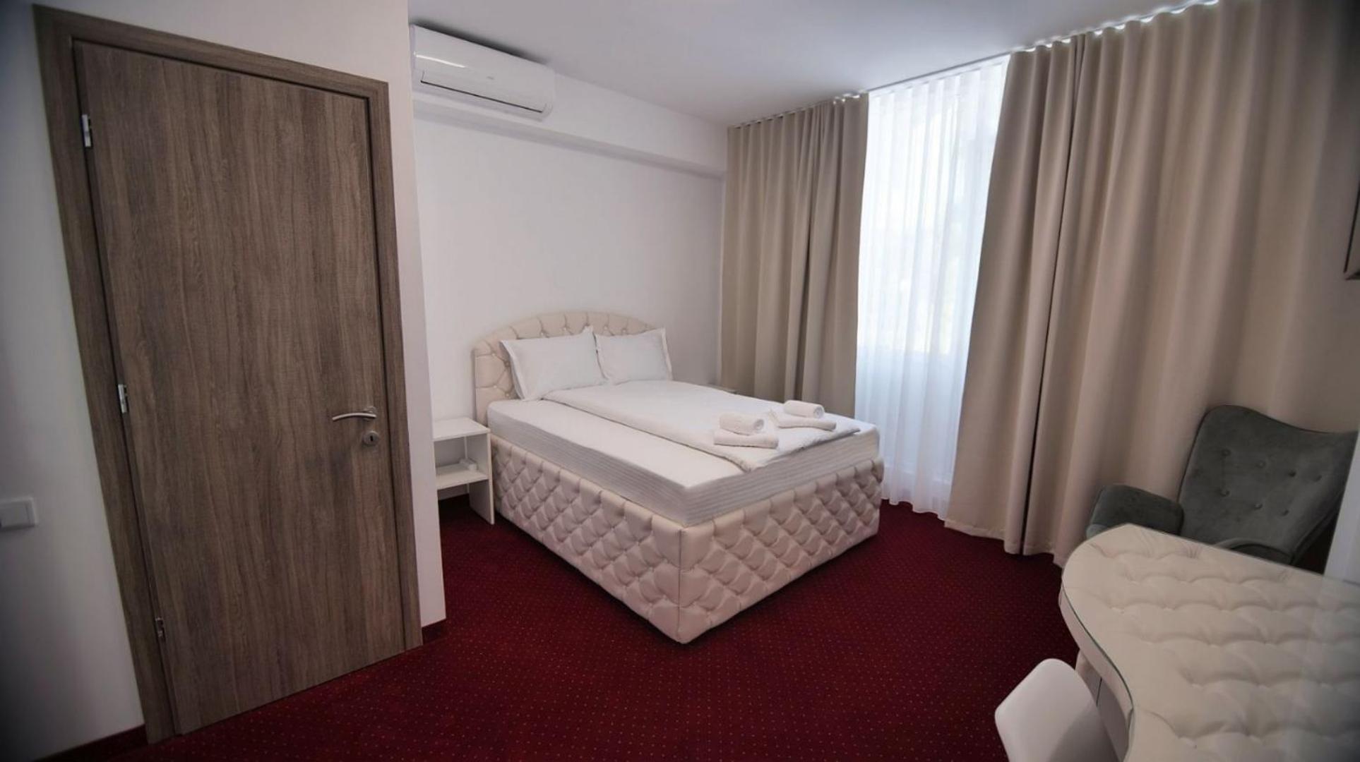 Royal Park Complex Hotel Bascov Eksteriør billede
