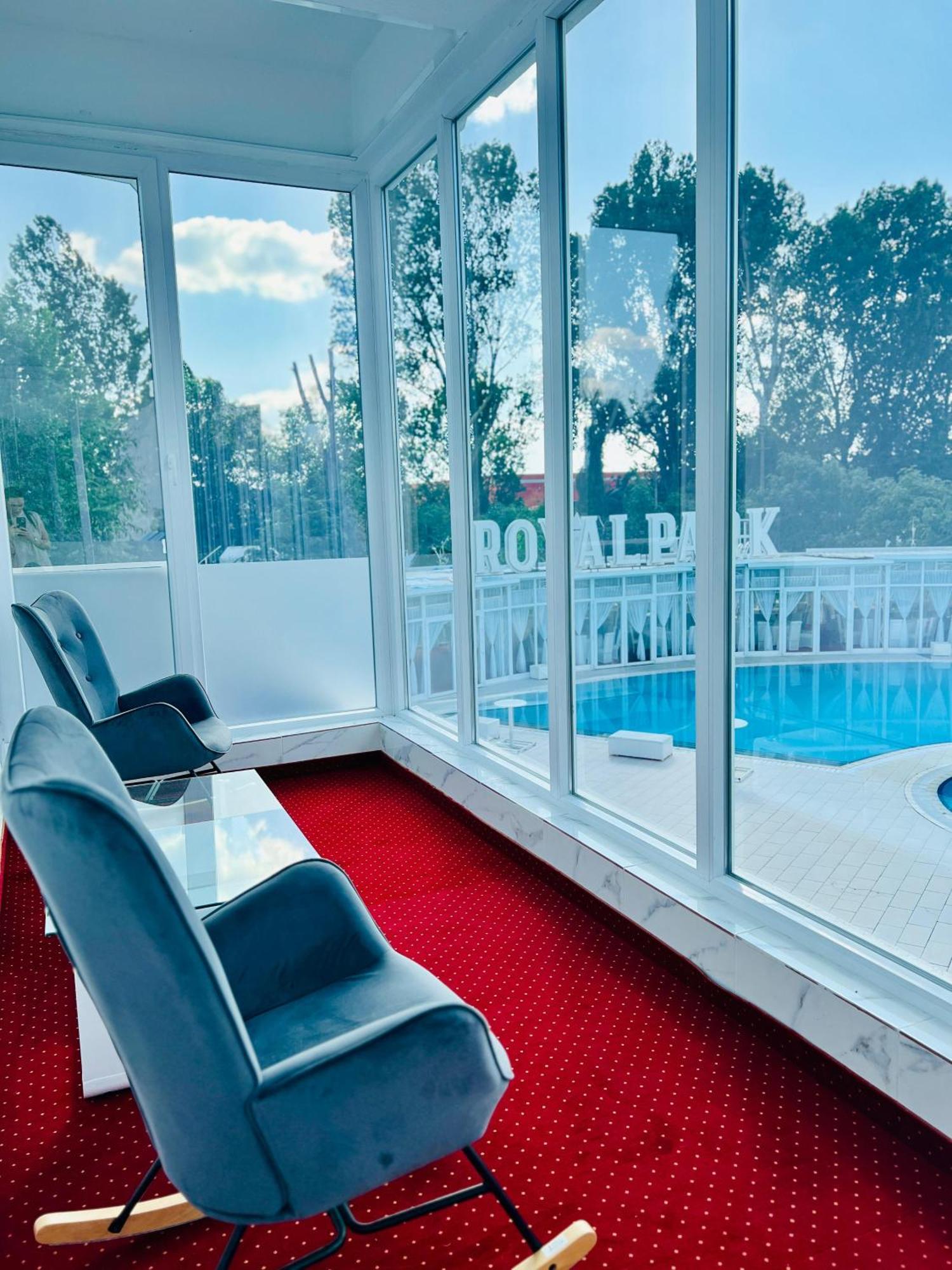 Royal Park Complex Hotel Bascov Eksteriør billede