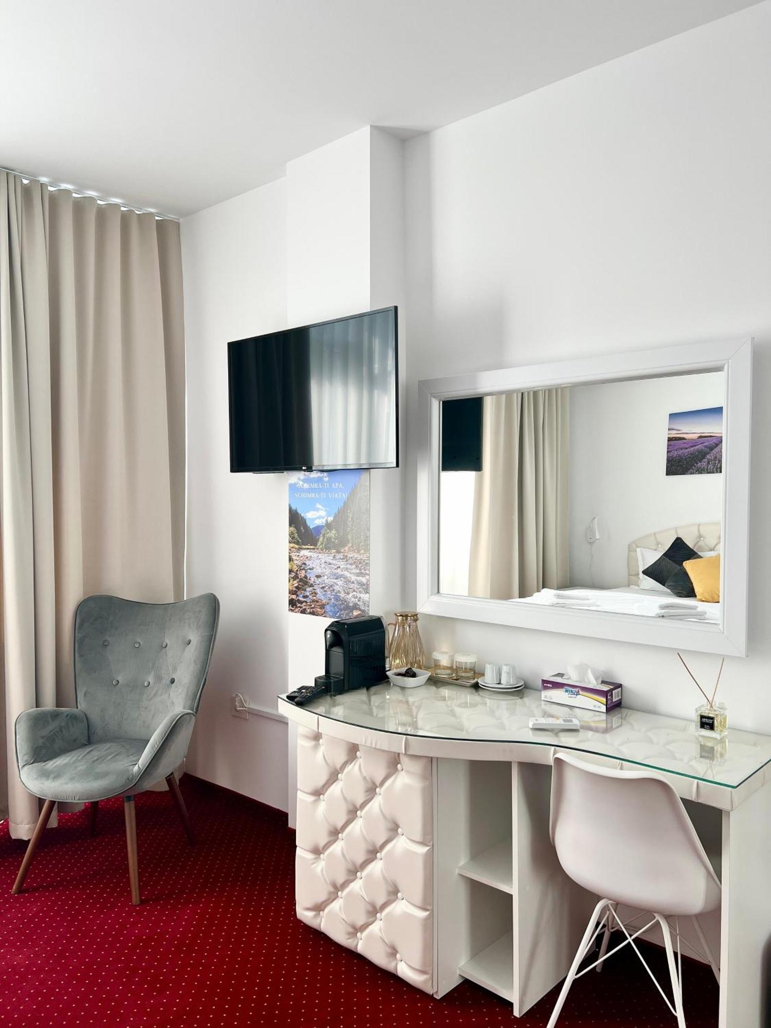 Royal Park Complex Hotel Bascov Eksteriør billede