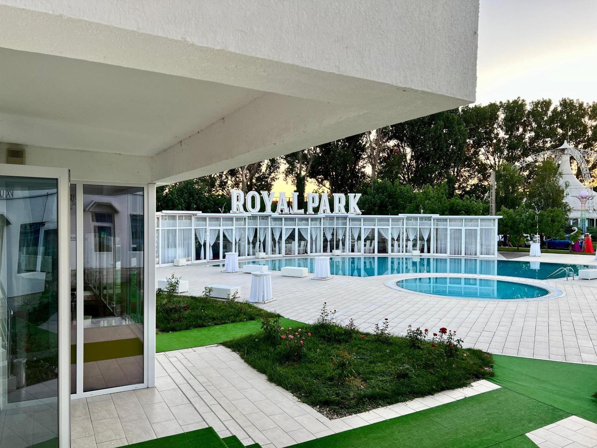 Royal Park Complex Hotel Bascov Eksteriør billede