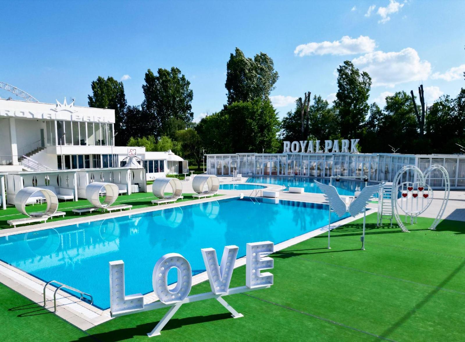 Royal Park Complex Hotel Bascov Eksteriør billede